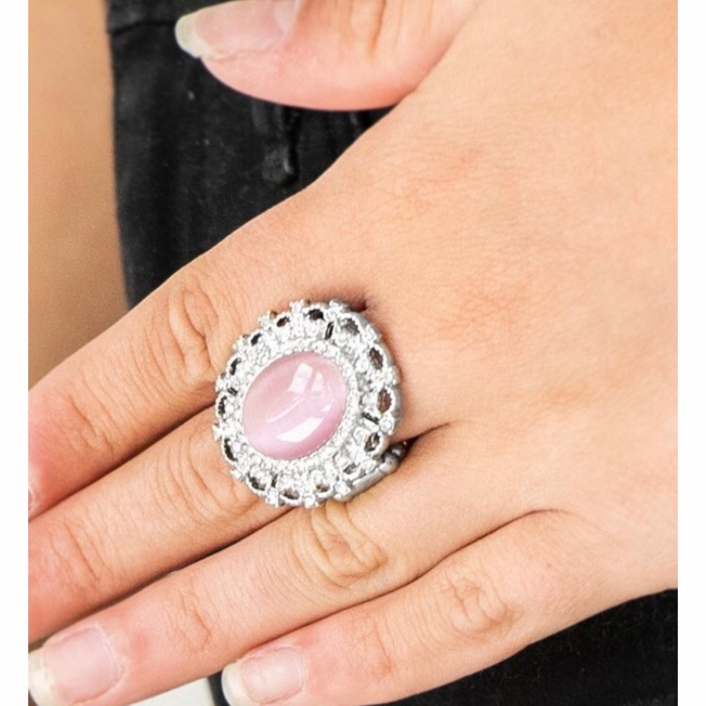 Ladies pink moonstone ring one size  6-12